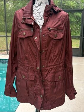St. John's Bay Burgundy Packable Utility Windbreaker Jacket w/pockets Sz L